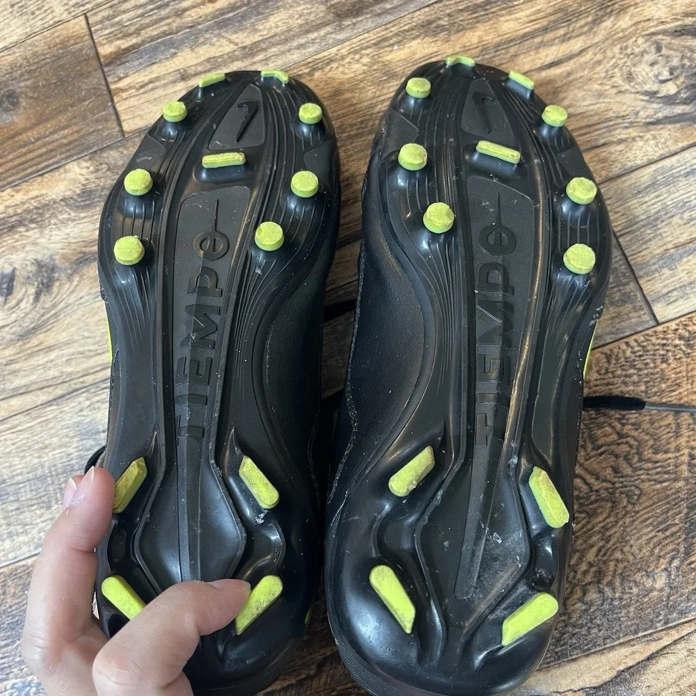 Nike‎ Tiempo Youth Legend 9 Club FG Cleats Sz 6Y Black/Volt Soccer Unisex